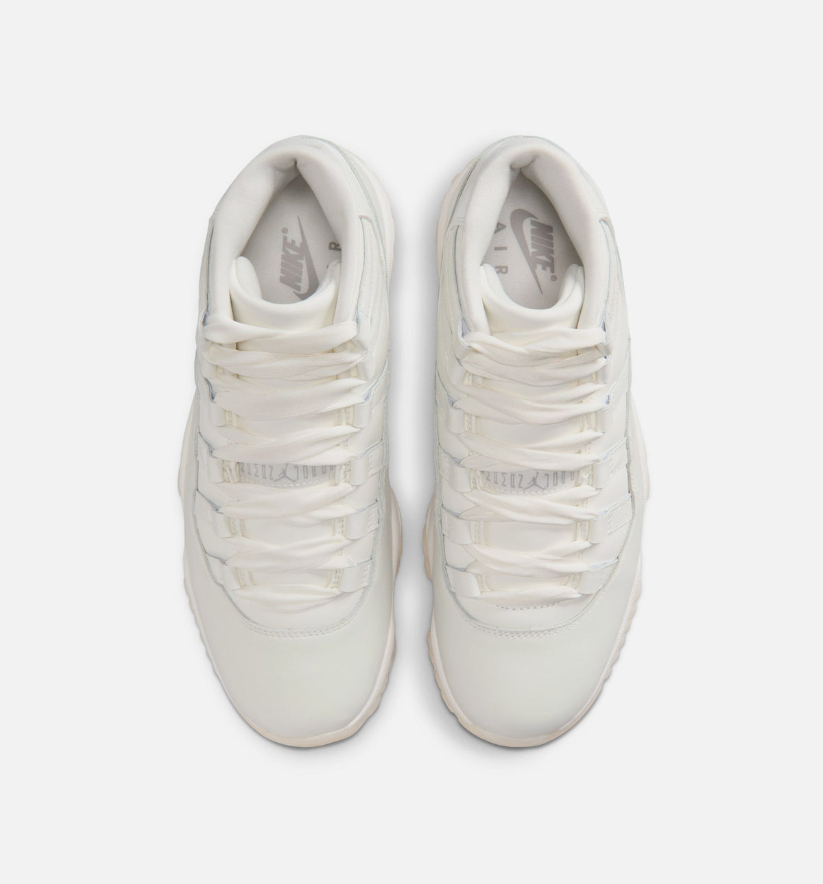 Air Jordan 11 Retro Pearl 女款生活方式鞋 - Sail/Pearl Grey/White/Metallic Silver
