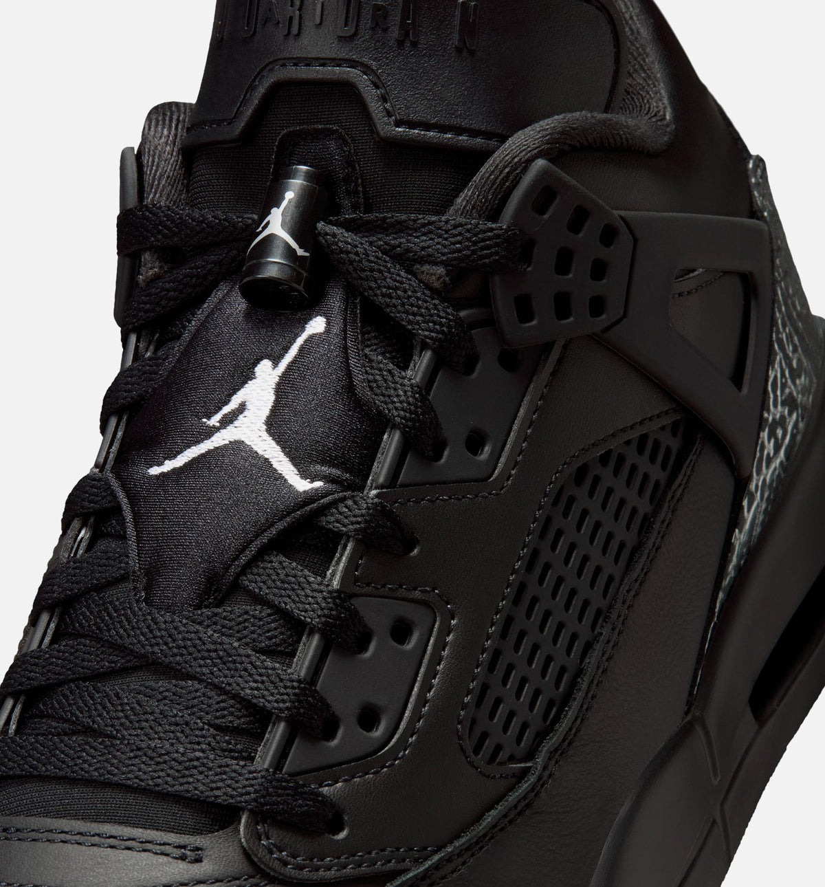 Spizike Low 男款篮球鞋 - Black/Black/Metallic Silver