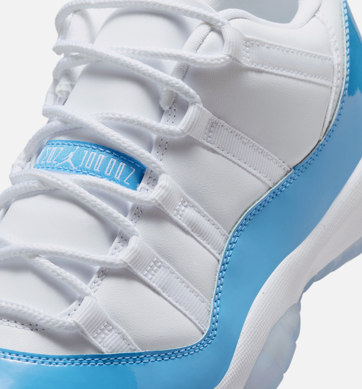 Air Jordan 11 Retro Low University Blue 男款生活方式鞋 - White/University Blue/Black