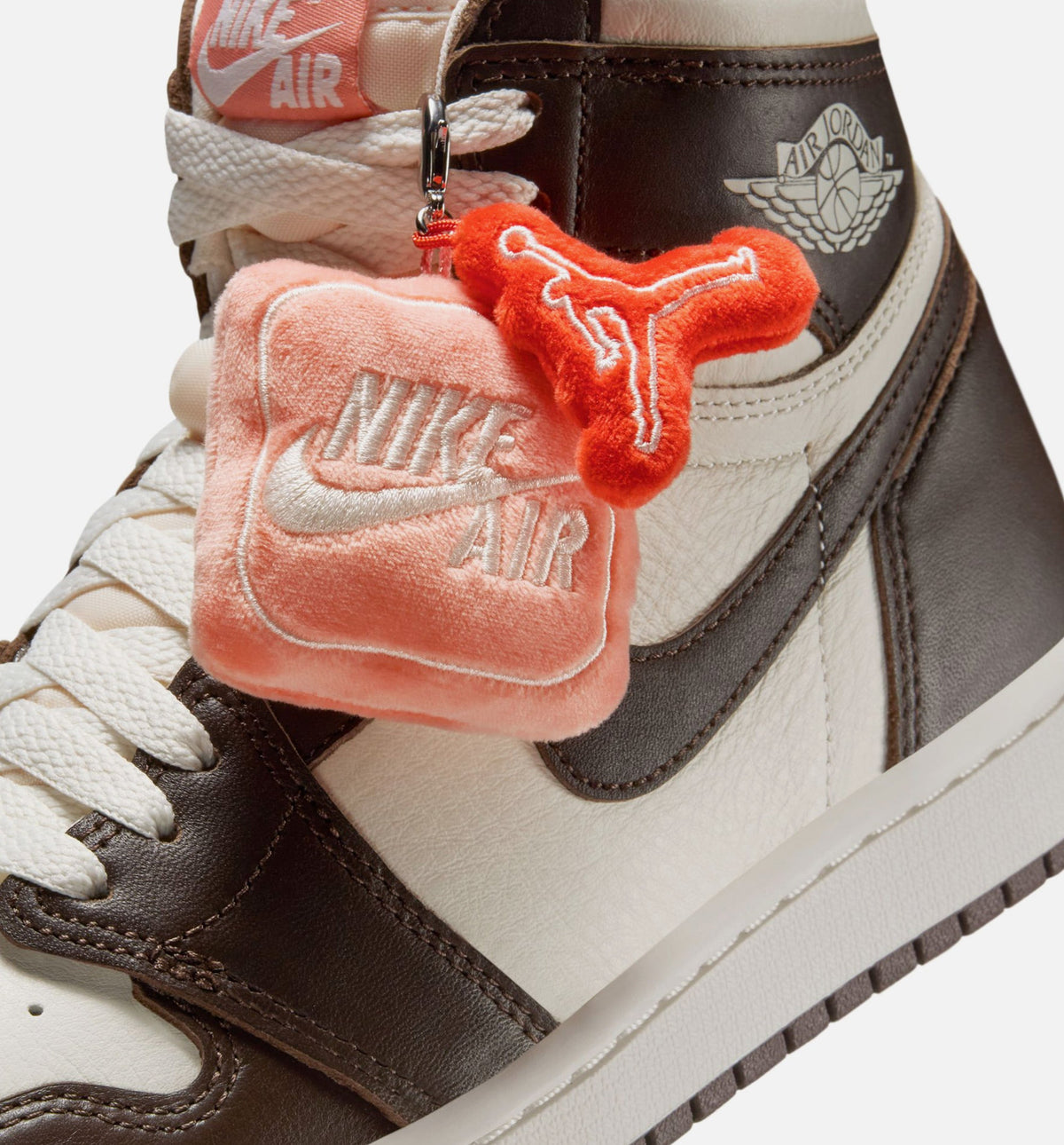 Air Jordan 1 Retro High OG 女款生活方式鞋 - Baroque Brown/Light Madder Root/Sail