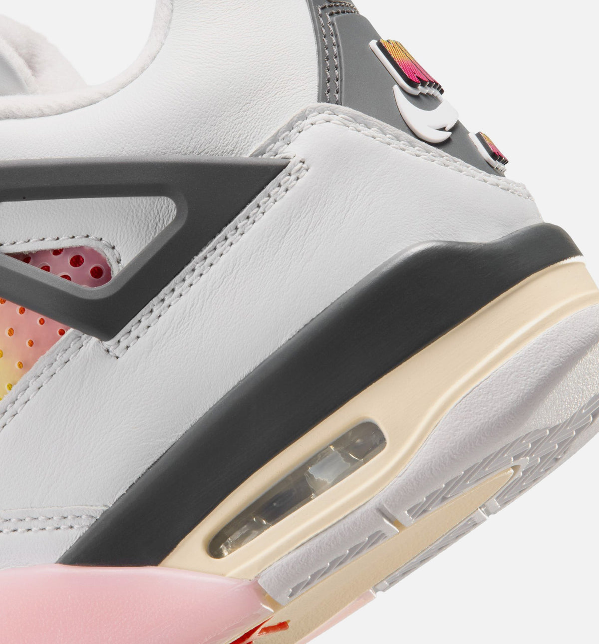 Air Jordan 4 Retro Comic Grade School 生活方式鞋 - Off White/Fire Pink/Anthracite