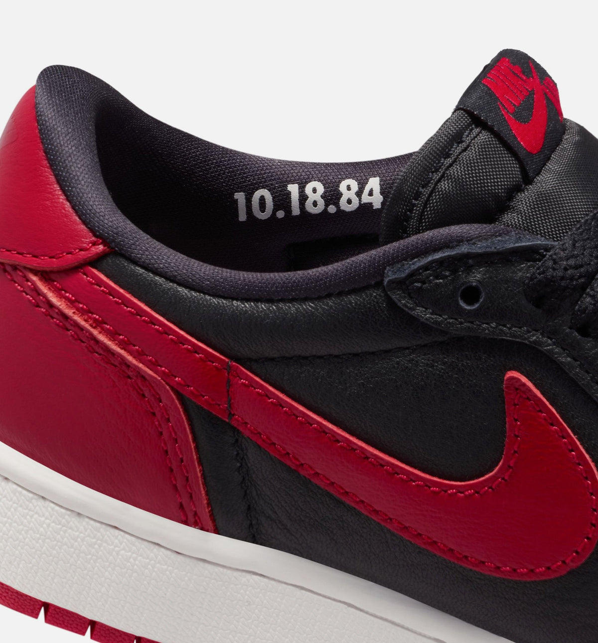 Air Jordan 1 Retro Low OG Banned Grade School 生活方式鞋 - Black/Varsity Red/Summit White