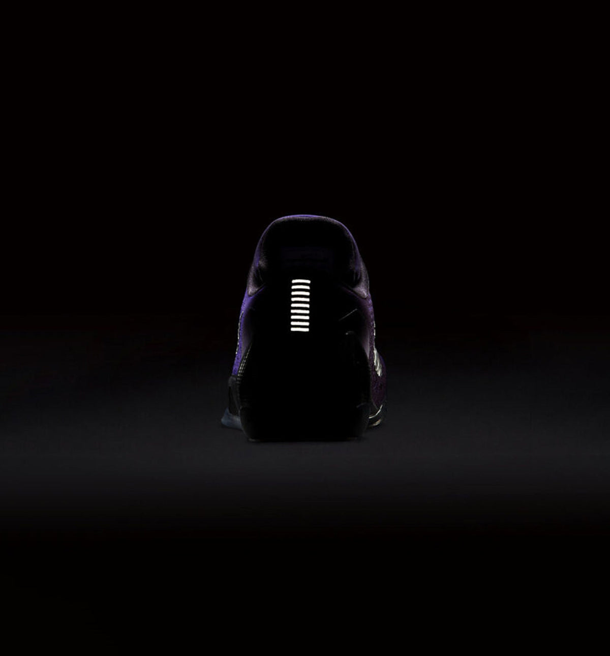 Kobe 9 Elite Low Moonwalker 男款生活方式鞋 - Hyper Grape/White/Cave Purple