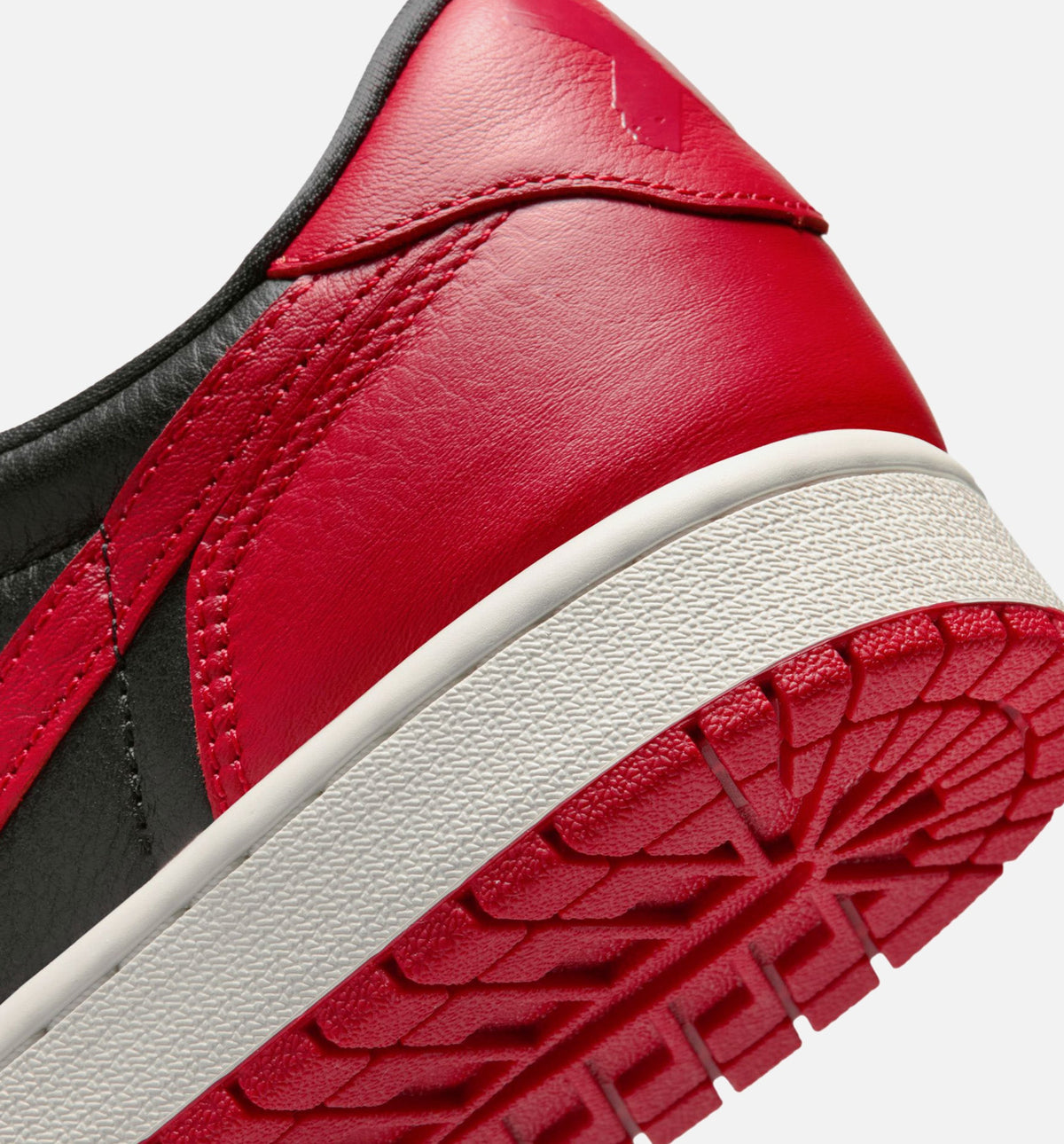 Air Jordan 1 Retro Low OG Banned 男款生活方式鞋 - Black/Varsity Red/Summit White