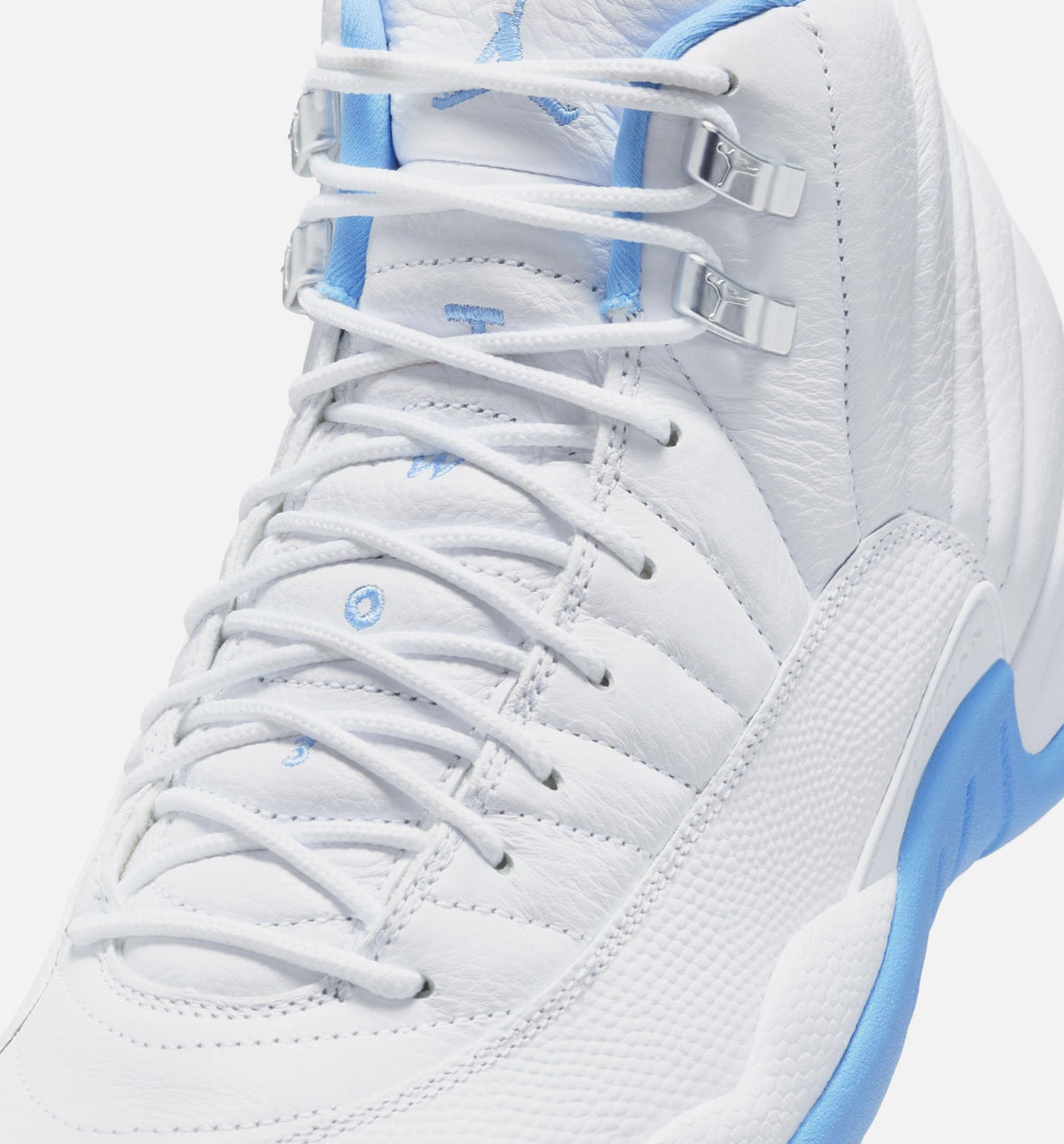 Air Jordan 12 Retro White and University Blue 男款生活方式鞋 - White/University Blue/Metallic Silver