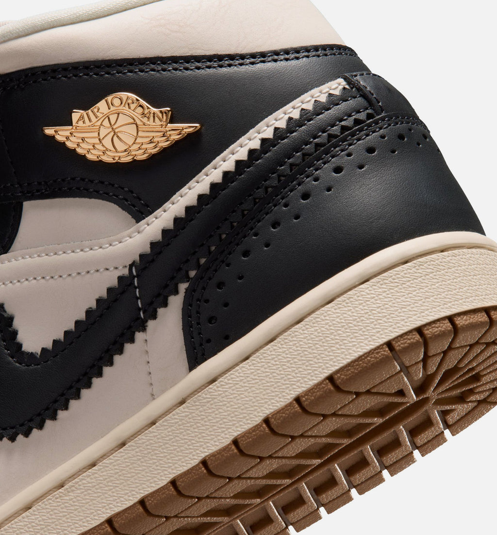 Air Jordan 1 Mid SE 女款生活方式鞋 - Off-Noir/Chalk/Pearl White