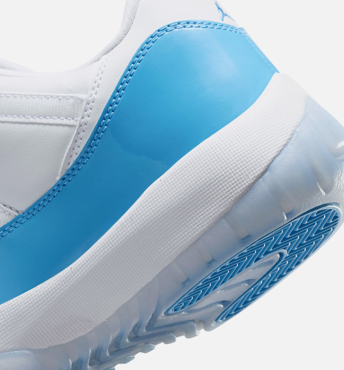 Air Jordan 11 Retro Low University Blue 男款生活方式鞋 - White/University Blue/Black