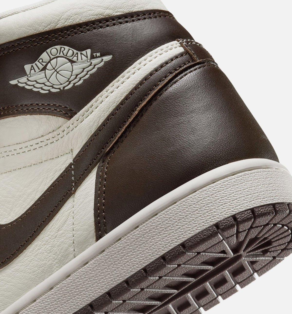 Air Jordan 1 Retro High OG 女款生活方式鞋 - Baroque Brown/Light Madder Root/Sail