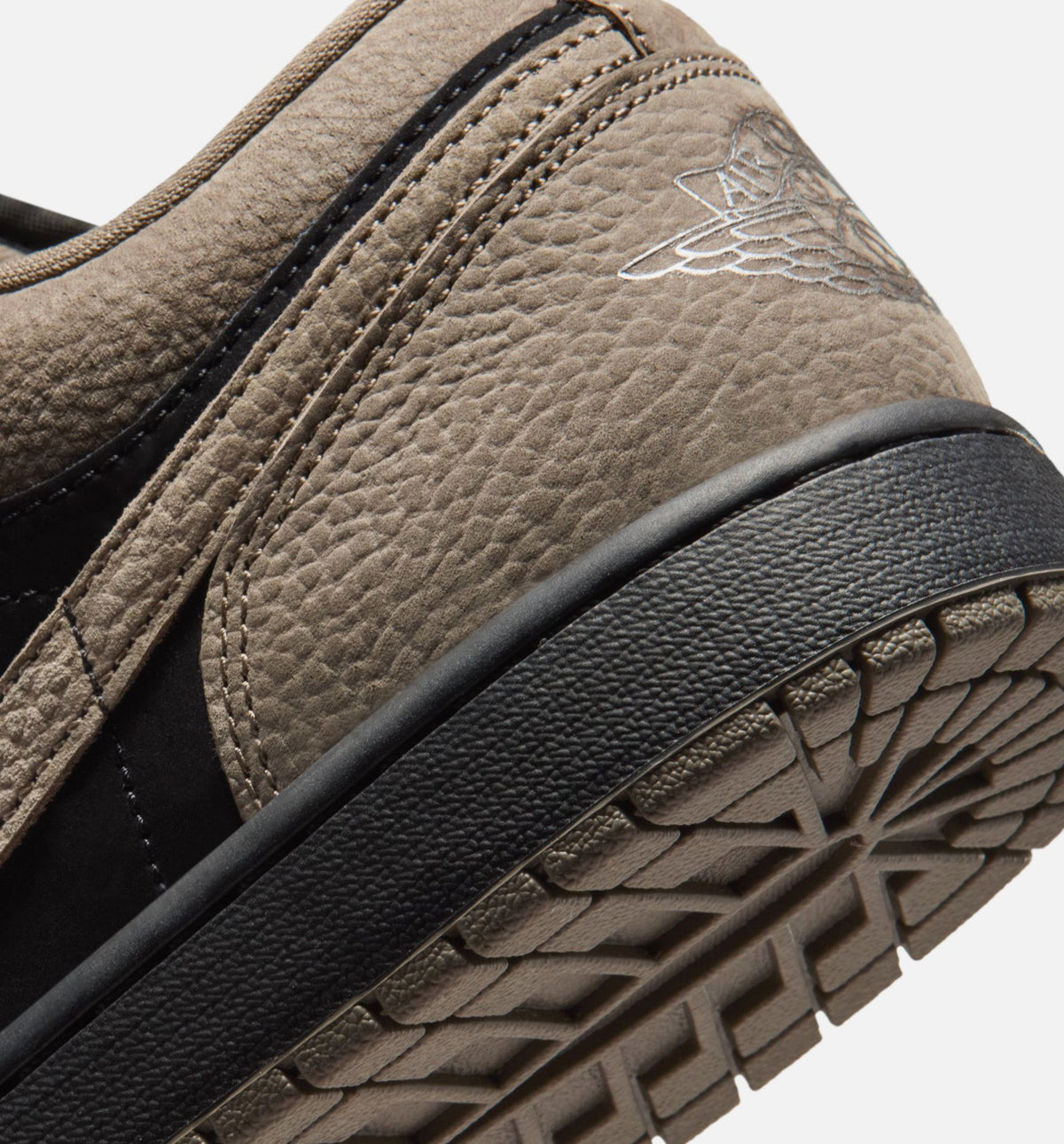 Air Jordan 1 Low SE 男款生活方式鞋 - Black/Olive Grey/Light Wild Mango