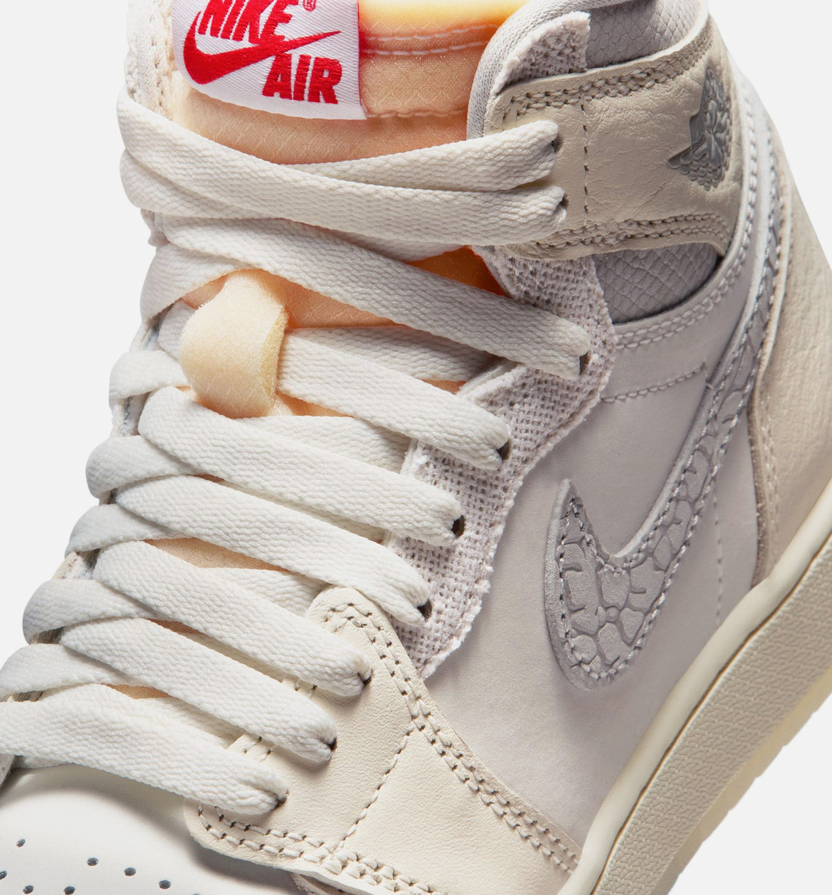 Air Jordan 1 Retro High OG Sail Grade School 生活方式鞋 - Sail/University Red/Pale Ivory/Coconut Milk