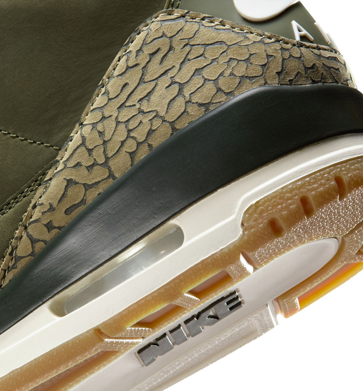 Air Jordan 3 Retro Medium Olive 男款生活方式鞋 - Medium Olive/Sequoia/Neutral Olive/Sail/Total Crimson
