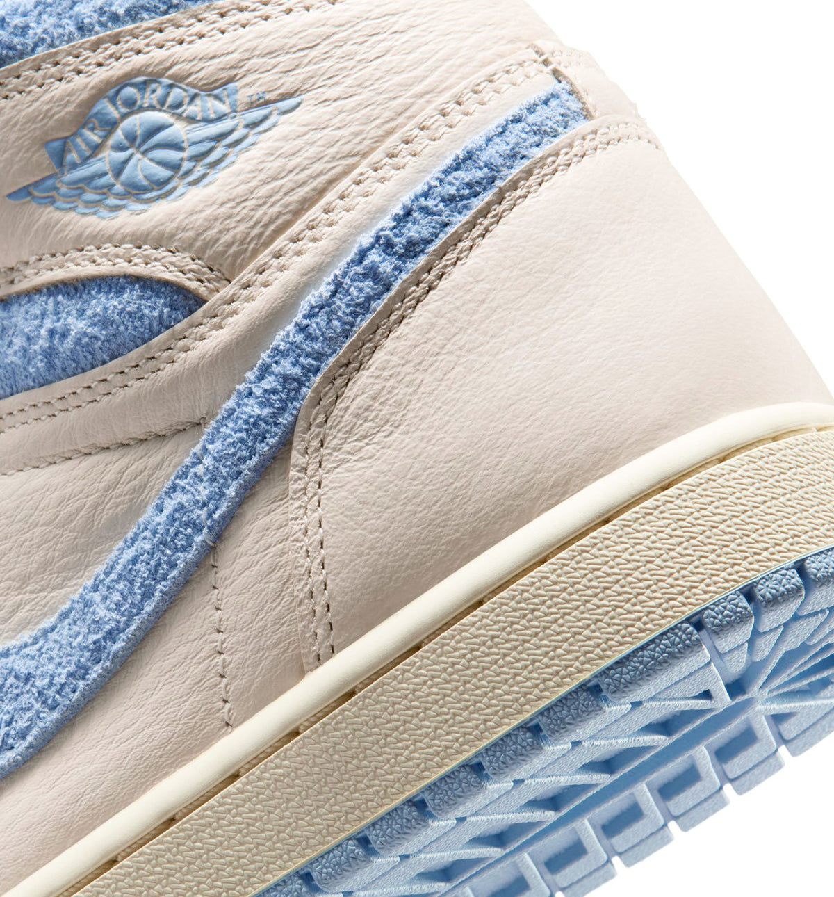 Air Jordan 1 Retro High OG Psychic Blue 女款生活方式鞋 - Pale Ivory/Psychic Blue/Coconut Milk